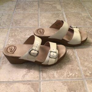 Dansko Size 7 Off White Arch Support Sandal